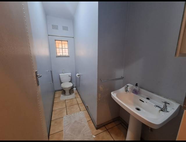 2 BEDROOM FLAT FOR SALE IN VANDERBIJLPARK CW 3